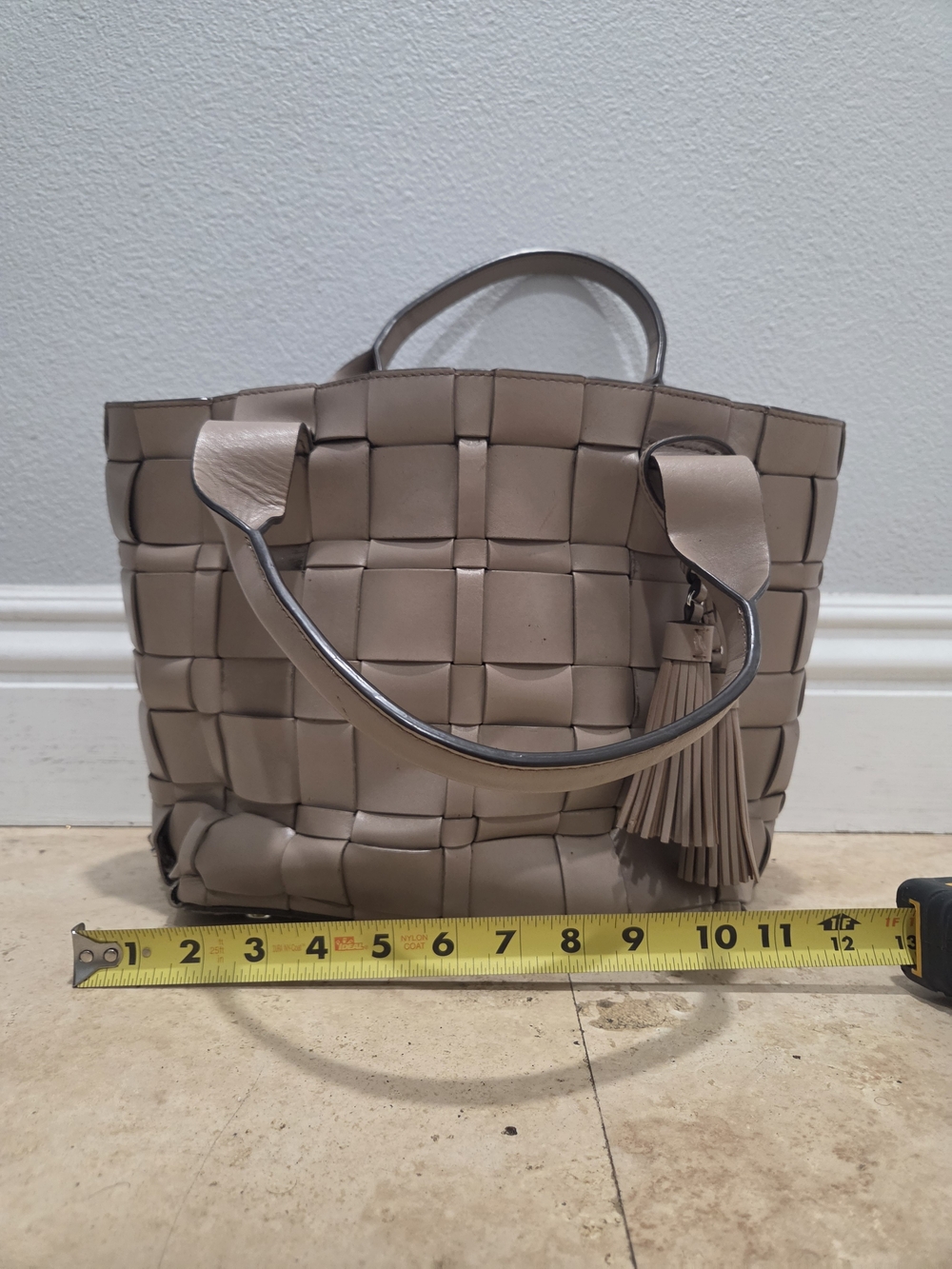 Authentic Michael Kors Vivian Large Woven Leather Tote Bag - Peanut Tan w/ COA - Picture 7 of 16